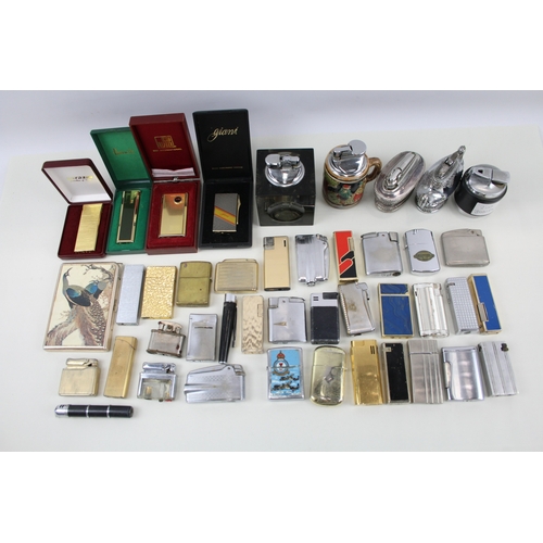 544 - Lighters Job Lot Inc Vintage Table / Desk - Colibri - Zippo - Ronson - WIN Etc