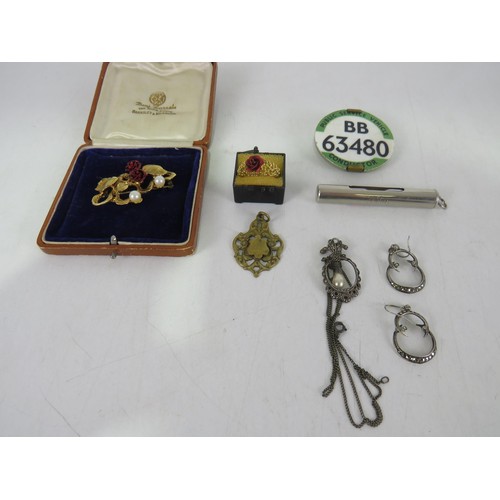 7 - Jewellery and collectables including boxed brooch, bus conductor's badge etc.