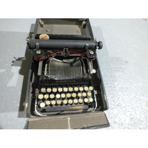 634 - Corona Typewriter in case