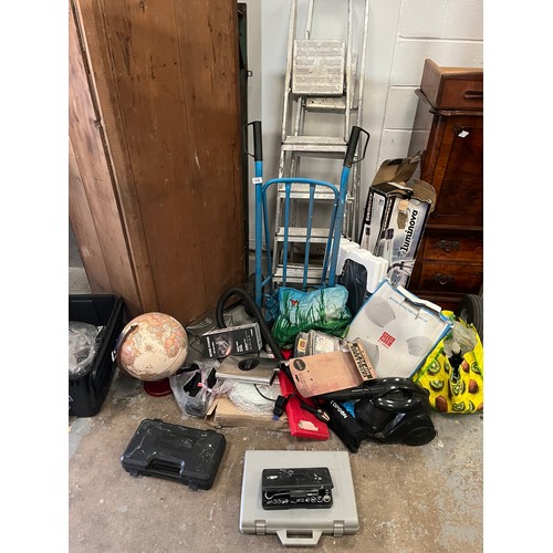 640 - Mixed lot of tools including step ladders tools and electrical items including tile cutter, draper, ... 