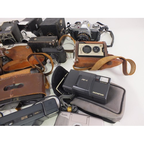 265 - Vintage Camera's and accessories.