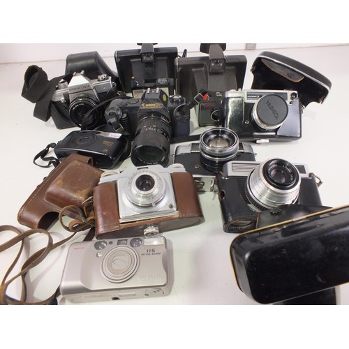 266 - Vintage Camera's and accessories.