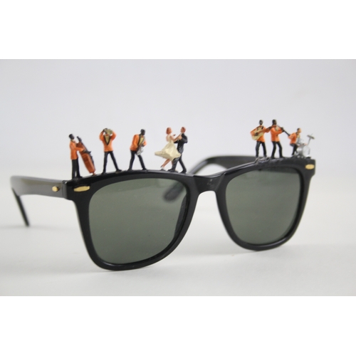 485 - Professional Designs Germany Novelty Handmade Hobby Theme  Sunglasses - Dancing