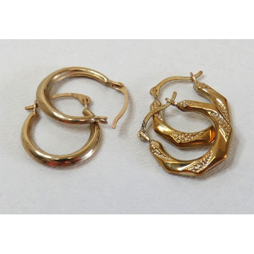 7 - Two pairs of 9ct gold small hoop earrings.
Weight 0.7g