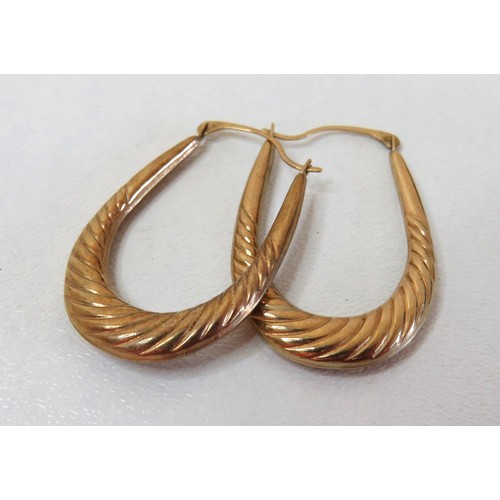 9 - Vintage 9ct Gold Creole hoop earrings.
Weight 1.5g.