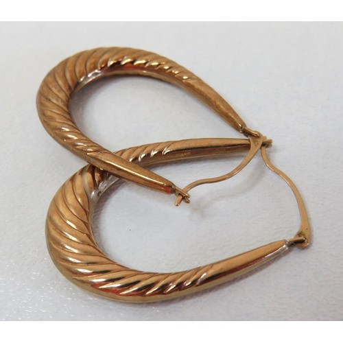 9 - Vintage 9ct Gold Creole hoop earrings.
Weight 1.5g.