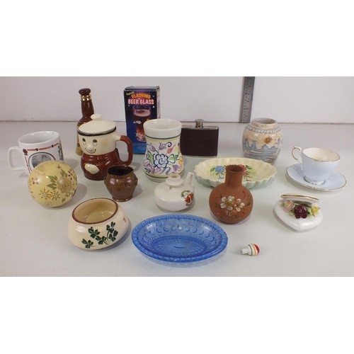 322 - Collection of Poole pottery and other ceramic