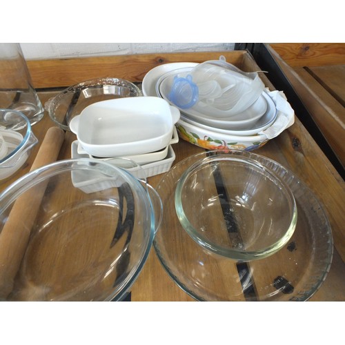 325 - Two boxes of kitchenware, mostly Pyrex.