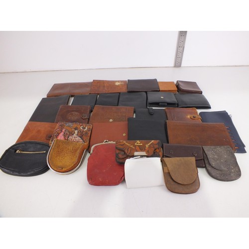 191 - Twenty nine vintage leather wallets.