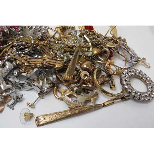 34 - Bag of costume jewellery, 456g.