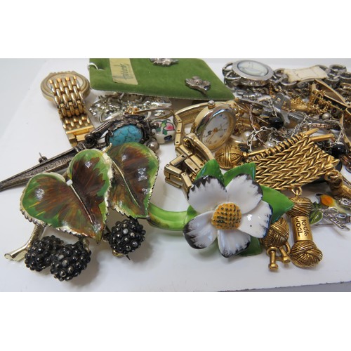 35 - Bag of assorted costume Jewellery, 543g.