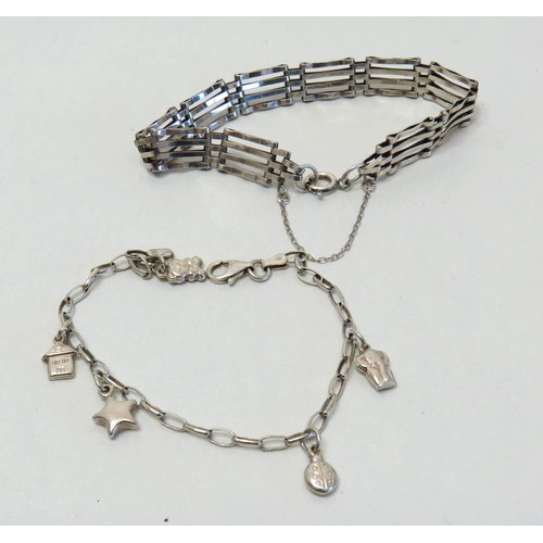 57 - Two silver bracelets.
Weight 15.4g.