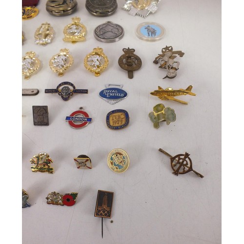 203 - Mixed lot of badges including cap badges