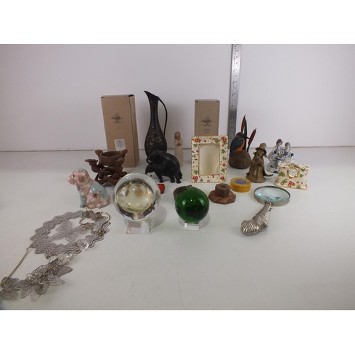 359 - Selection of various ornaments to include magnifying glass, boxed willow tree, king fisher, regal cl... 