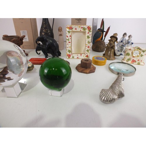 359 - Selection of various ornaments to include magnifying glass, boxed willow tree, king fisher, regal cl... 