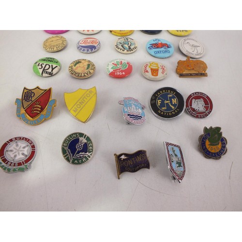 135 - Thirty five old vintage pin badges including Motor Oils, Butlins etc.