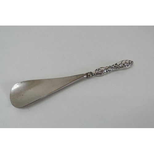 377 - Antique Victorian Sterling Silver handle shoe horn - Birmingham hallmarks 1910