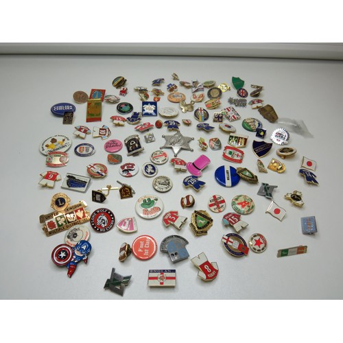 142 - Approximately one hundred various badges - Trade Unions, football, advertising etc.