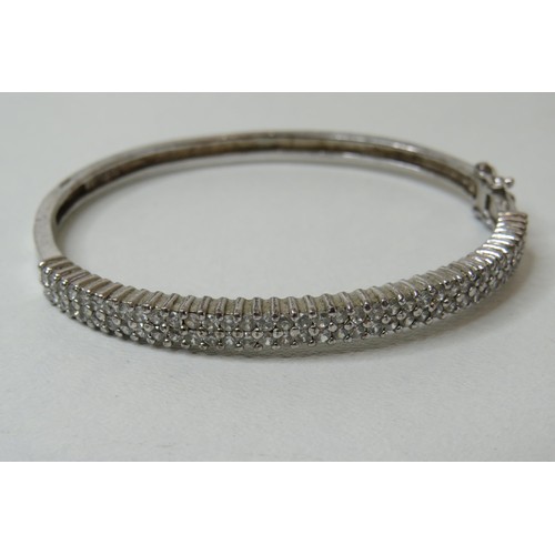 231 - Silver bangle.