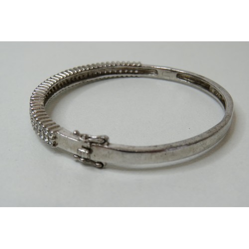 231 - Silver bangle.