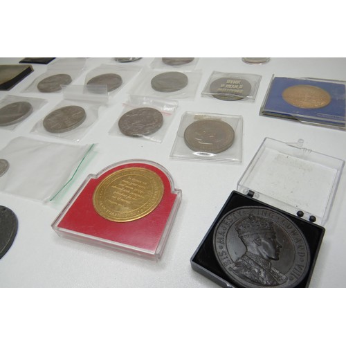 238 - Collection of coins to include commemorative and crowns.