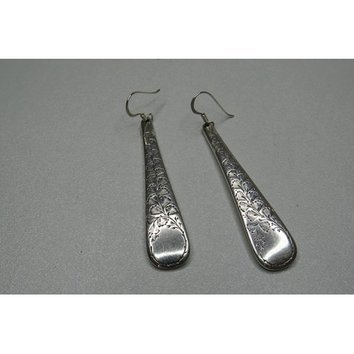 254 - Pair of silver earrings.