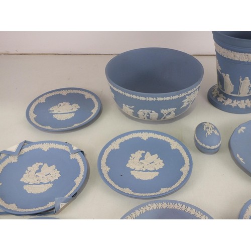 412 - Job lot of Wedgwood Jasperware