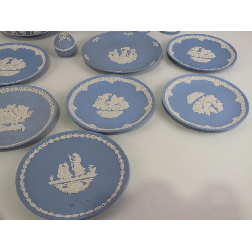 412 - Job lot of Wedgwood Jasperware