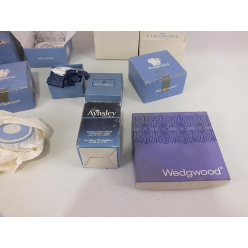 415 - Job lot of boxed ceramic, mainly Wedgwood