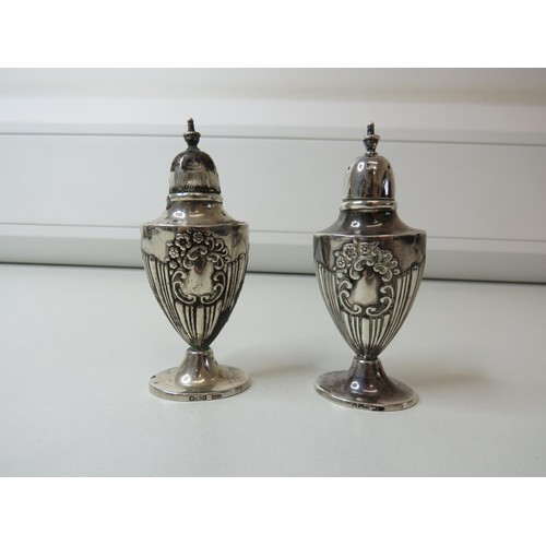 447 - Antique Sterling Silver salt and pepper shakers - hallmarked Sheffield 1900 by Walker & Hall - 72g