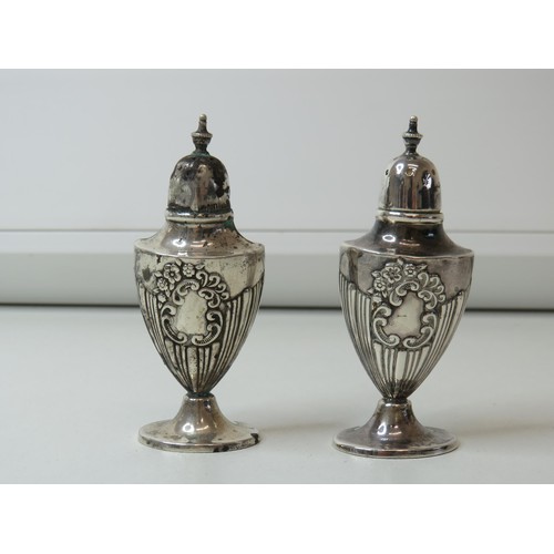 447 - Antique Sterling Silver salt and pepper shakers - hallmarked Sheffield 1900 by Walker & Hall - 72g