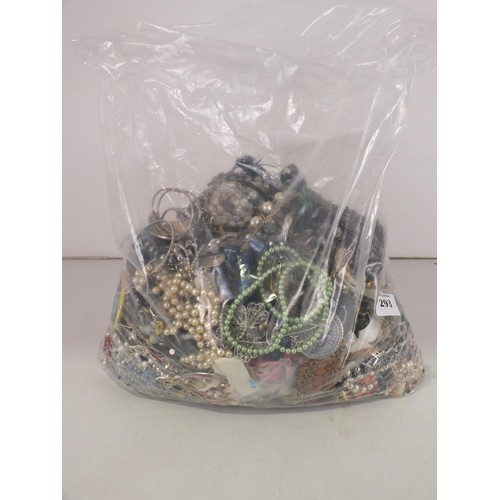 293 - 10kg bag of costume jewellery.