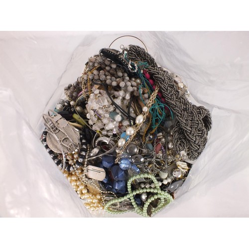 293 - 10kg bag of costume jewellery.