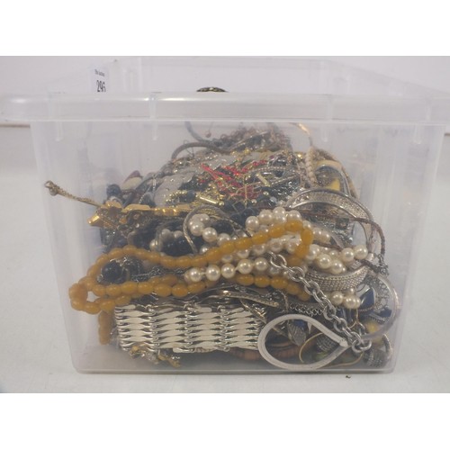 295 - 3kg of costume jewellery to include vintage and quality wearable pieces.