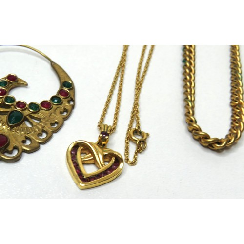 62 - Assorted jewellery to include rings, pendants, necklaces, bracelets etc.