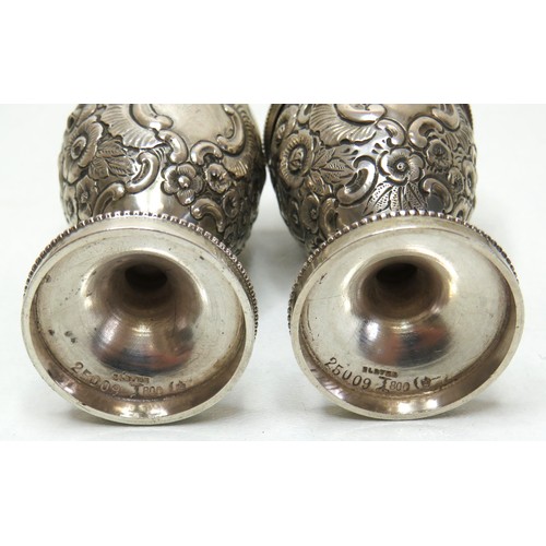 2 - 800 Continental silver large salt and pepper pots.
Weight 109g