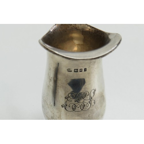 4 - Vintage sterling silver milk jug.
Weight 90g