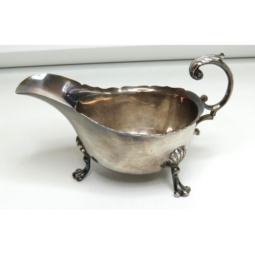 5 - Vintage sterling silver sauce boat.
Weight 180g