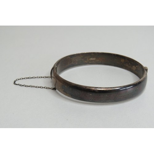 125 - Vintage Silver hinged bangle with safety chain.