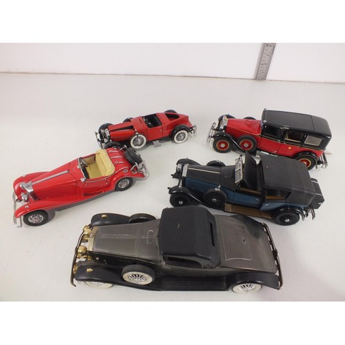 266 - Five 1:18 scale model vintage style cars.