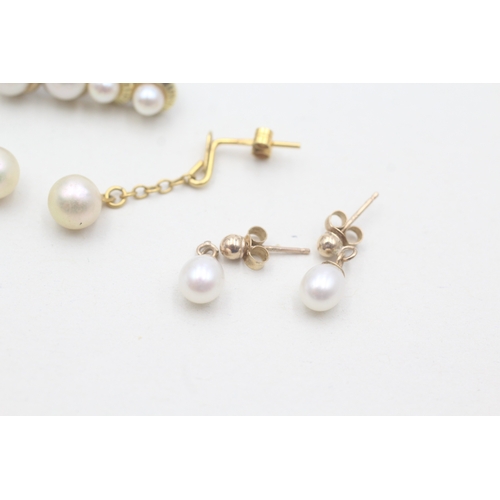 462 - 5 x 9ct gold and pearl stud earrings (4.4g)