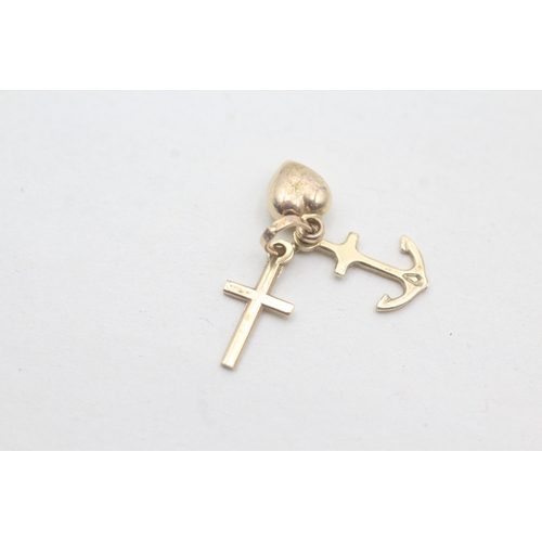 502 - 14ct gold love, faith & charity charm (0.9g)