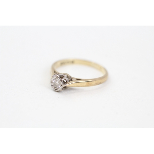 555 - 9ct gold illusion set diamond single stone ring (1.7g) size J.