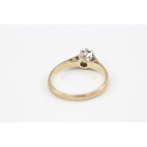 555 - 9ct gold illusion set diamond single stone ring (1.7g) size J.