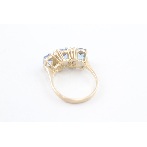 558 - 9ct gold oval cut blue & white gemstone dress ring (3.8g) size O.