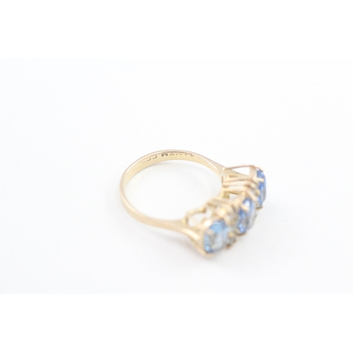 558 - 9ct gold oval cut blue & white gemstone dress ring (3.8g) size O.