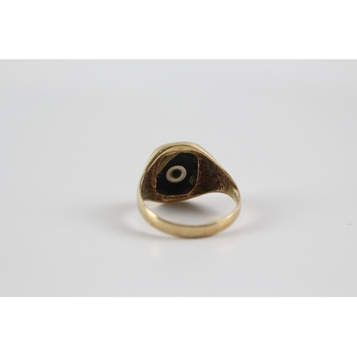 602 - 9ct gold onyx and paste signet ring (3g) Q 1/2