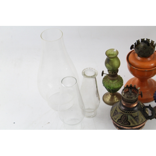 605 - Antique/Vintage Oil Lamps Inc Table, Hand, Glass Base, Coloured Glass, Etc x 6