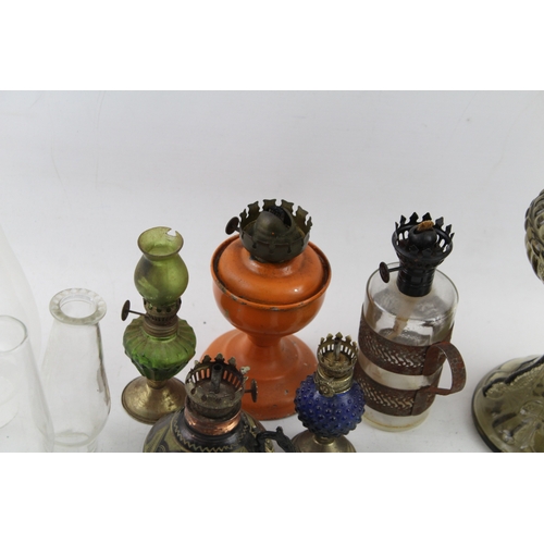 605 - Antique/Vintage Oil Lamps Inc Table, Hand, Glass Base, Coloured Glass, Etc x 6