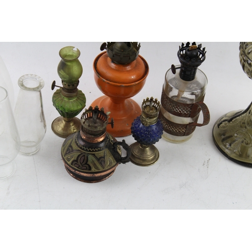 605 - Antique/Vintage Oil Lamps Inc Table, Hand, Glass Base, Coloured Glass, Etc x 6